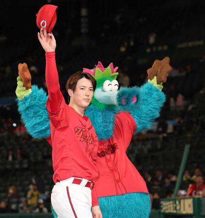 広島・森下 今季初完投 通算50勝到達116試合目はマエケン超え「野手が本当に頑張ってくれた」 甲子園3年ぶり白星