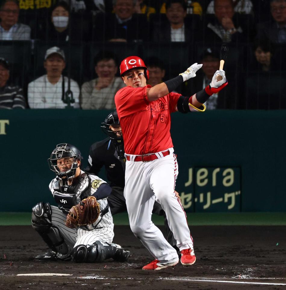 　２回、２点適時打を放つ末包（撮影・山口登）