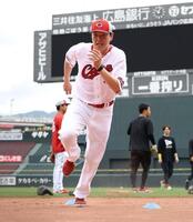 　ダッシュをする大瀬良（撮影・市尻達拡）