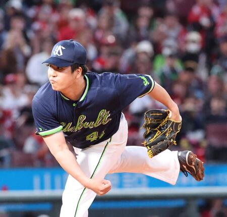 　２回途中から登板し、力投する矢崎（撮影・市尻達拡）