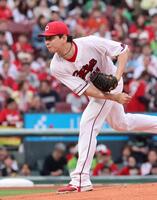 　先発し、力投する大瀬良（撮影・市尻達拡）