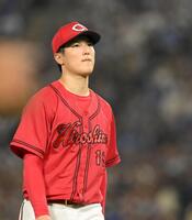 　７回、勝ち越しを許し唇をかむ森下（撮影・伊藤笙子）