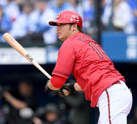 　５回、レフトへ二塁打を放つ床田（撮影・伊藤笙子）