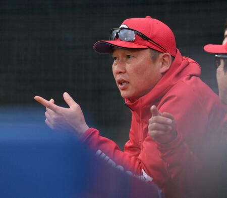 広島・新井監督「攻めるのも勇気。引くのも勇気」　ファビアンのダイブに言及【一問一答】