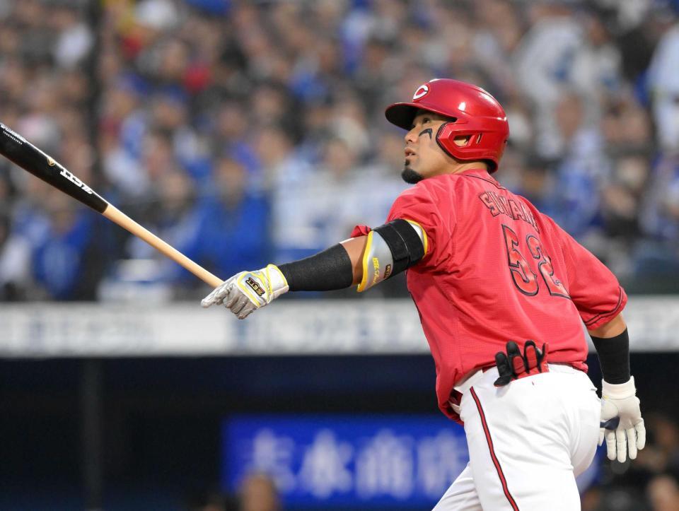 　２回、先制左越えソロを放つ末包（撮影・伊藤笙子）