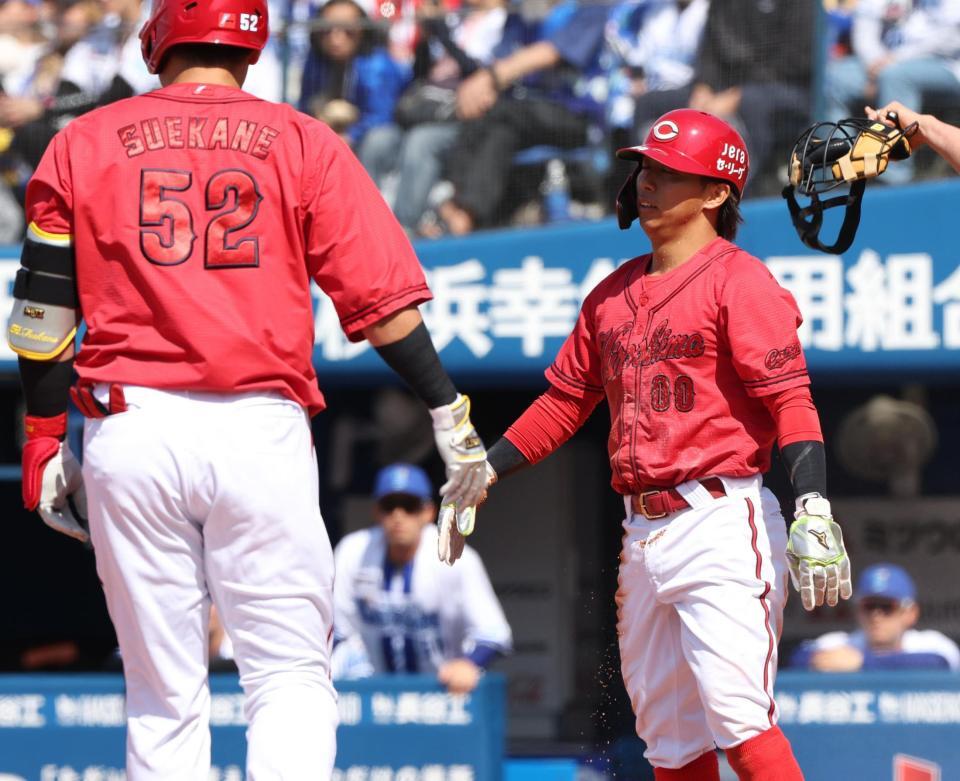 　１回、打者・末包の時に三走・羽月は本盗に成功（撮影・佐々木彰尚）