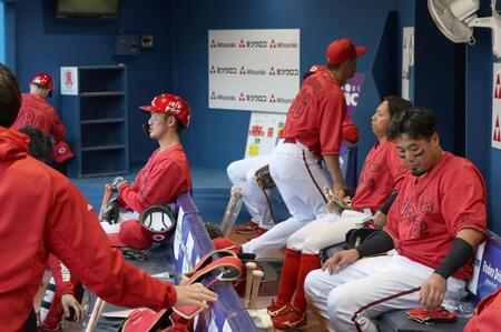 　ＤｅＮＡに３連敗を喫した広島ナイン（撮影・佐々木彰尚）