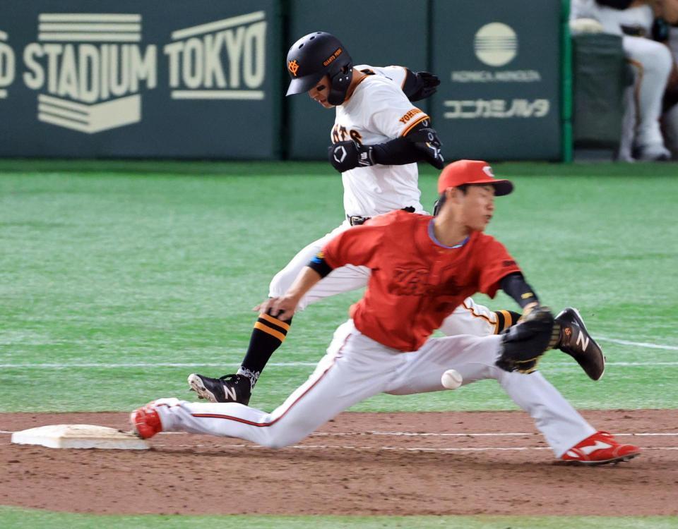 　９回、若林のゴロを三塁手小園が悪送球し一塁手二俣が捕球できず、ボールをそらす間に一走が生還し同点となる