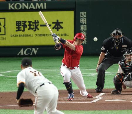 　１回、中前打を放つ野間（撮影・金田祐二）