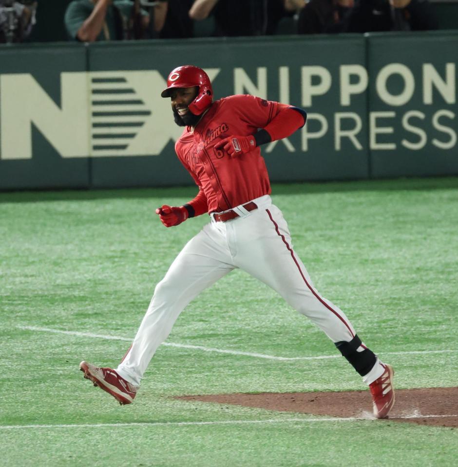 　９回、遊ゴロ併殺打に倒れるファビアン（撮影・金田祐二）