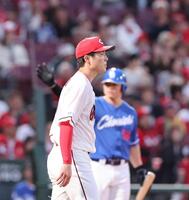 　３回、３点目を許し、唇をかむ森下（撮影・市尻達拡）