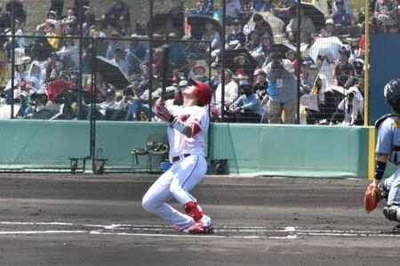 　１回、二飛に倒れる佐々木