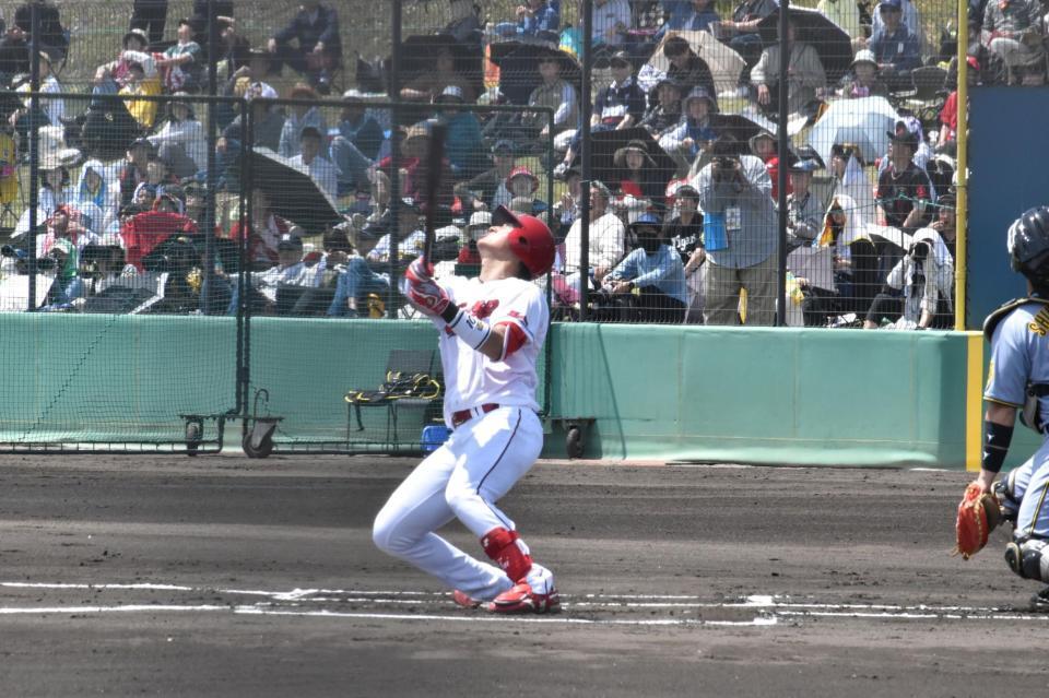 　１回、二飛に倒れる佐々木