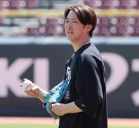 　キャッチボールをする森下（撮影・市尻達拡）