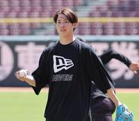 　キャッチボールをする森下（撮影・市尻達拡）