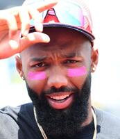 　ピンクのアイブラックをつけたファビアン（撮影・佐藤厚）