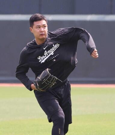 　キャッチボールをする森（撮影・市尻達拡）