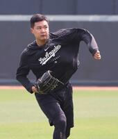 　キャッチボールをする森（撮影・市尻達拡）