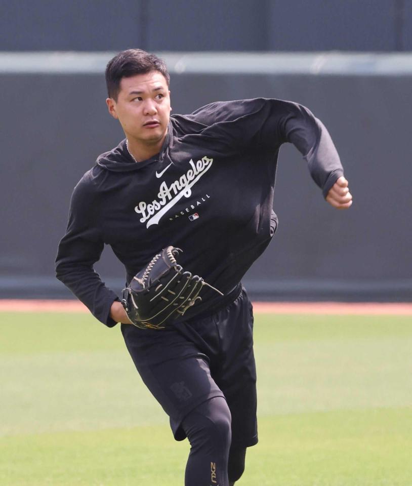 　キャッチボールをする森（撮影・市尻達拡）