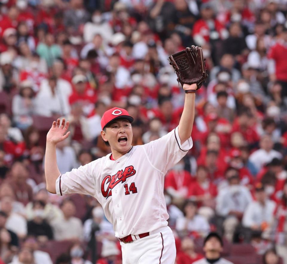 　２回、キャベッジの三飛に、声を張り上げる大瀬良（撮影・市尻達拡）