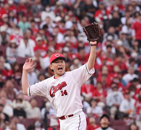 　２回、キャベッジの三飛に、声を張り上げる大瀬良（撮影・市尻達拡）