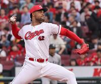 　先発し力投するドミンゲス（撮影・市尻達拡）