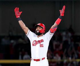 止まらない！広島・ファビアン２冠　打率・３２９＆安打４８本　Ｇ連倒で１８年以来本拠地Ｇ戦開幕５連勝