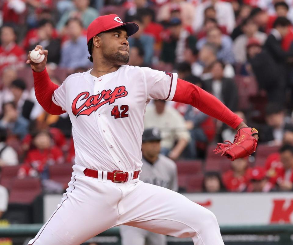 　先発し力投するドミンゲス（撮影・市尻達拡）