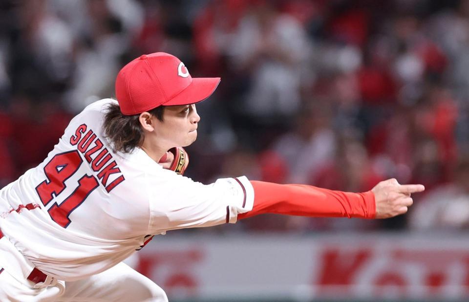 　６回、ピンチをしのぎ無失点で終えた鈴木（撮影・市尻達拡）