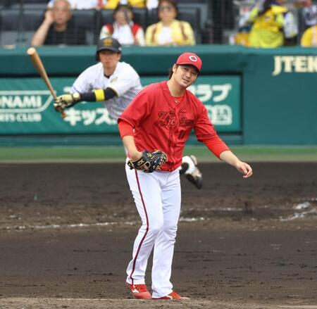 　５回、床田は近本に中前打を許す（撮影・山口登）