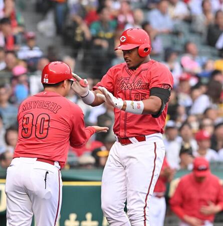 広島・モンテロが来日初本塁打、大竹から２ラン　ゆっくりとダイヤモンドを一周