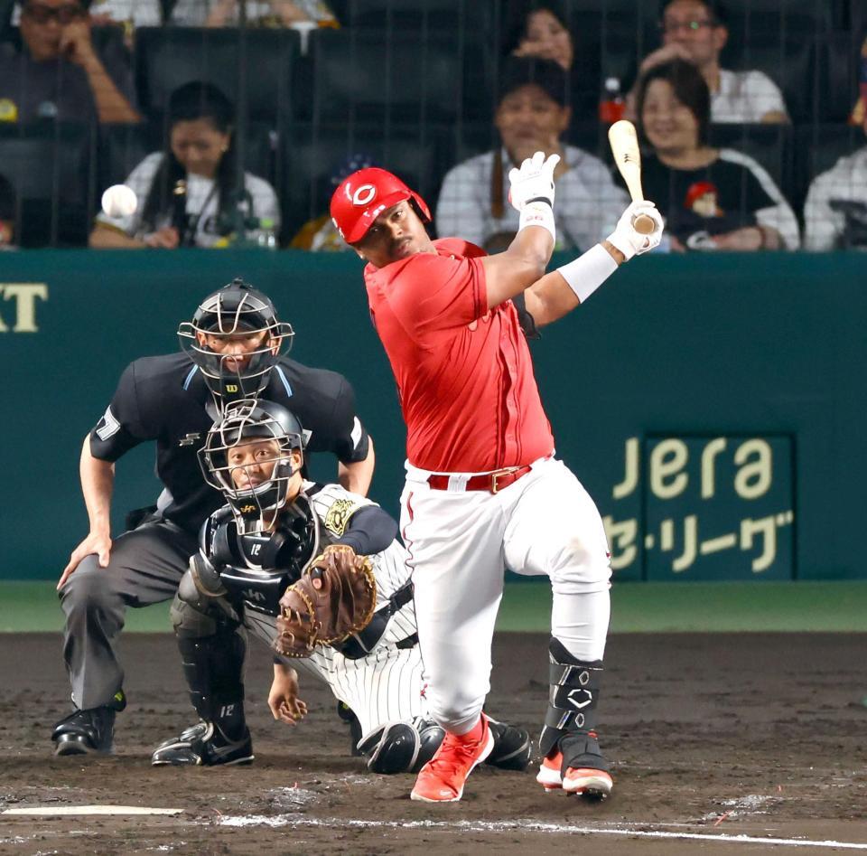 　９回、決勝打を放つモンテロ（撮影・山口登）