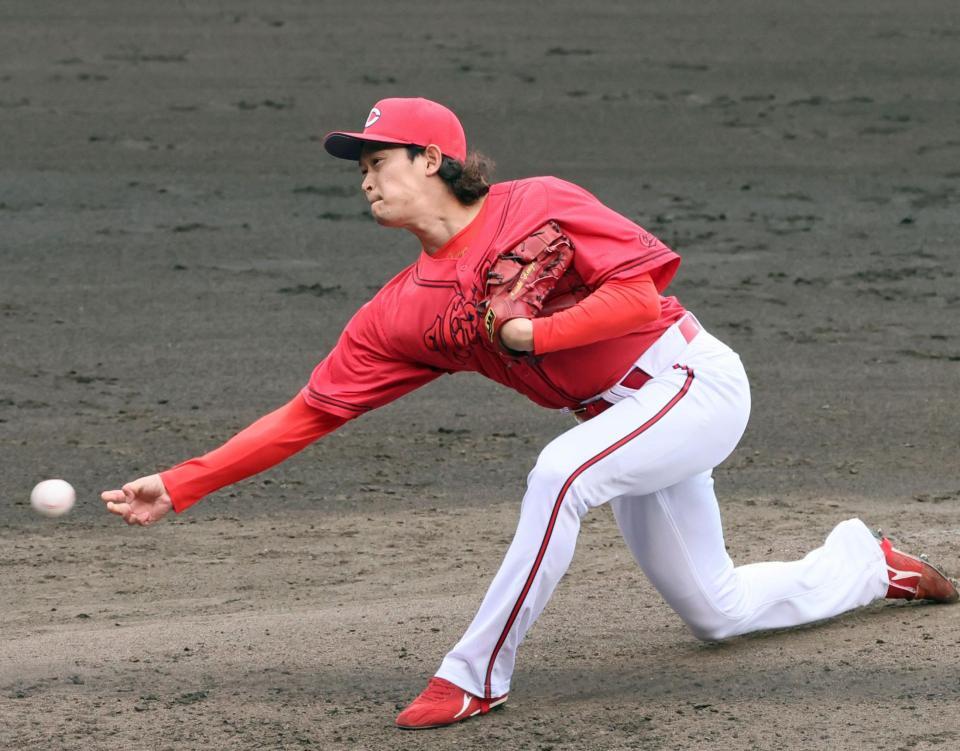 　７回裏に登板し１イニングを無失点に抑えた鈴木（撮影・立川洋一郎）