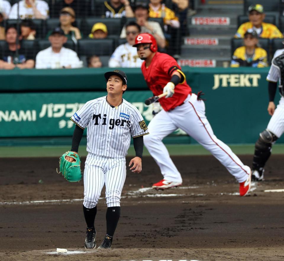 　４回、伊原は末包に先制犠飛を許す（撮影・山口登）