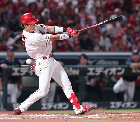 　６回、空振り三振に倒れる佐々木（撮影・市尻達拡）