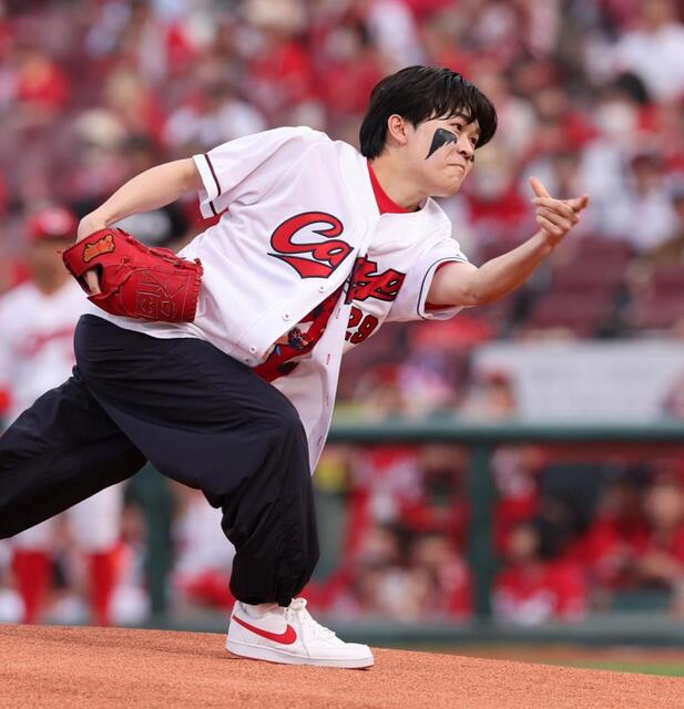 鈴木福がアイブラック姿で始球式に登場