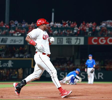 　７回、二ゴロ併殺打に倒れるモンテロ（撮影・市尻達拡）