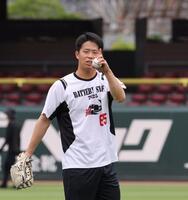 　キャッチボールをする玉村（撮影・市尻達拡）