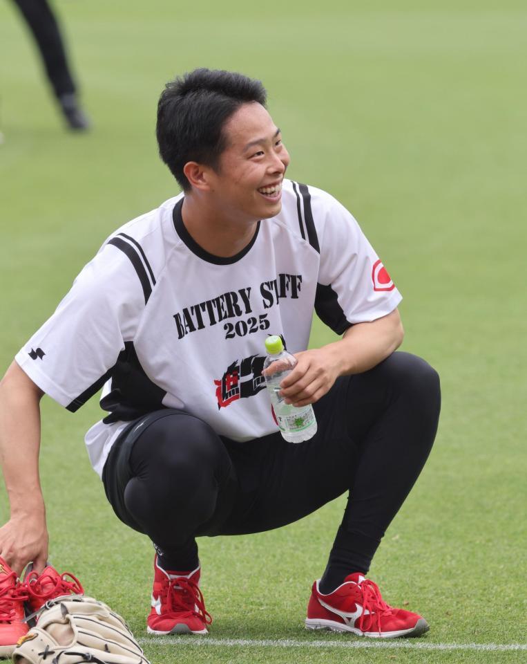 　練習を終え、笑顔を見せる玉村（撮影・市尻達拡）