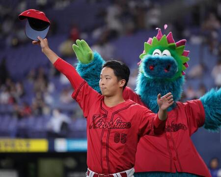 　ファンの声援に応える玉村（撮影・坂部計介）