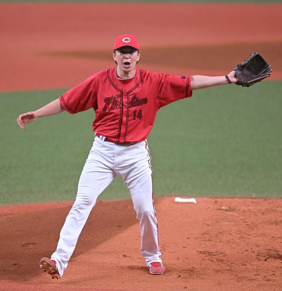 　１回、スイングをアピールする大瀬良（撮影・飯室逸平）