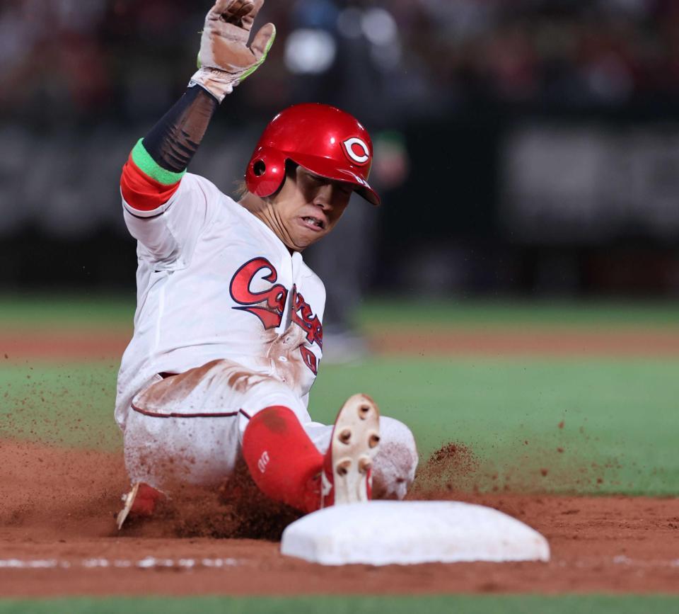 　８回、三盗を決める羽月（撮影・市尻達拡）