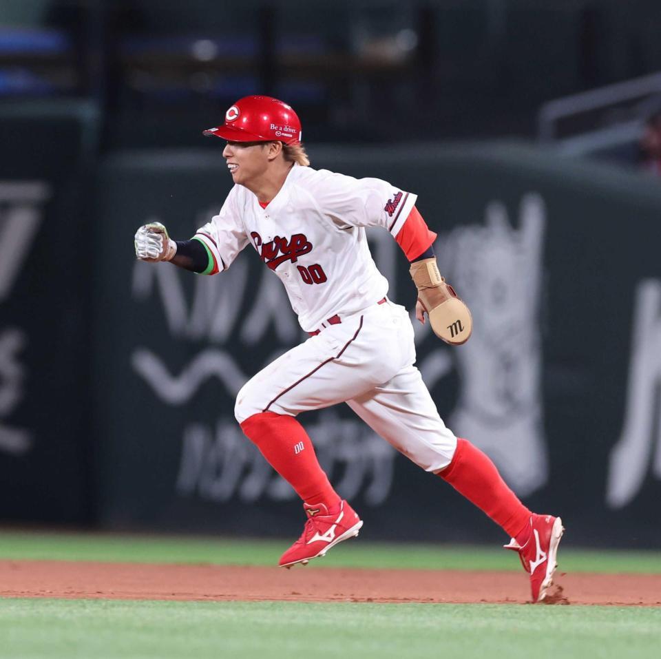 　西武戦の八回、二盗を決める羽月＝６日