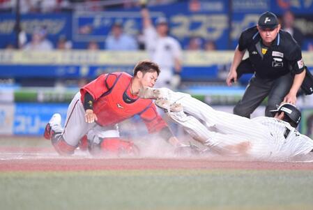 広島・新井監督「めちゃくちゃ悔しい」　３点差追いつくも七回拙守の連続で勝ち越し許す　秋山後逸　交流戦首位タイから陥落
