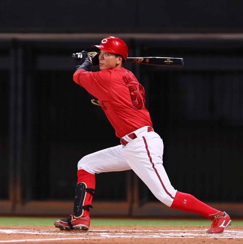 　７回、ソロを放つ大盛（撮影・中島達哉）