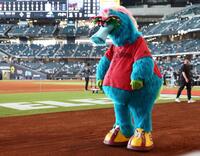 　試合に敗戦し、落ち込むスラィリー（撮影・中島達哉）