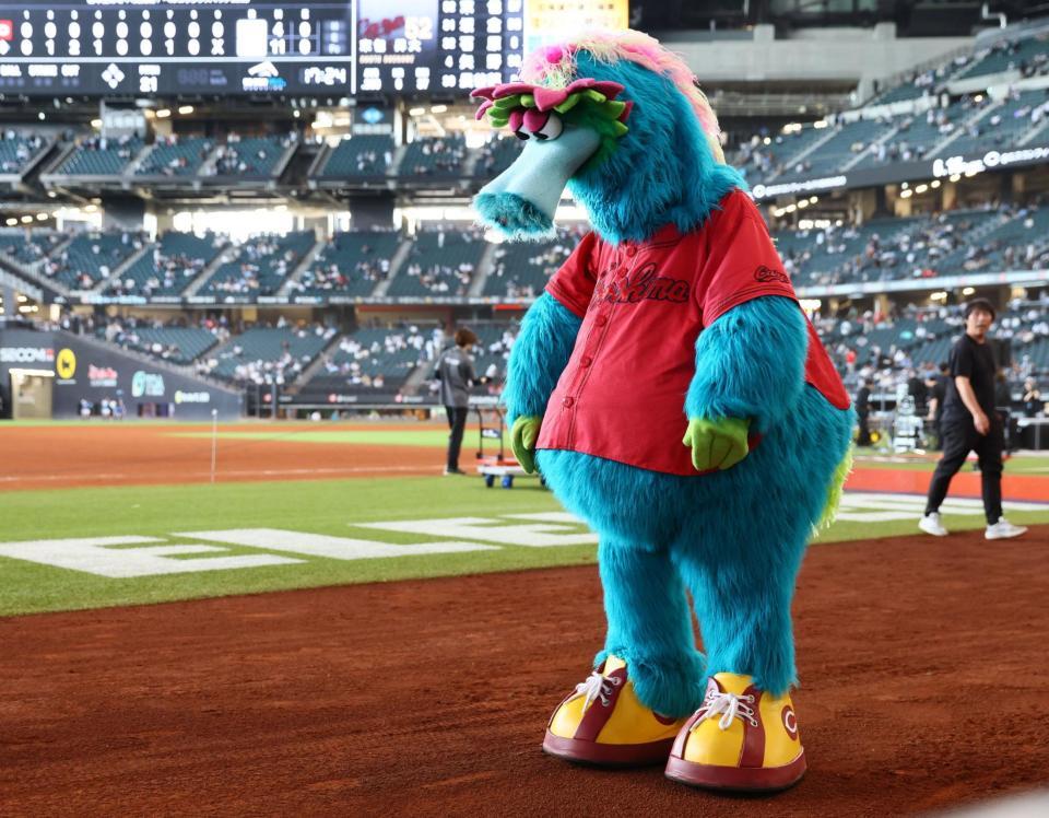 　試合に敗戦し、落ち込むスラィリー（撮影・中島達哉）