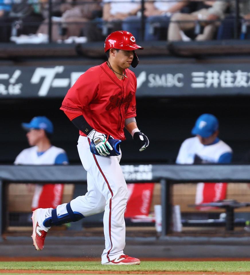 　５回、併殺打に倒れる石原（撮影・中島達哉）