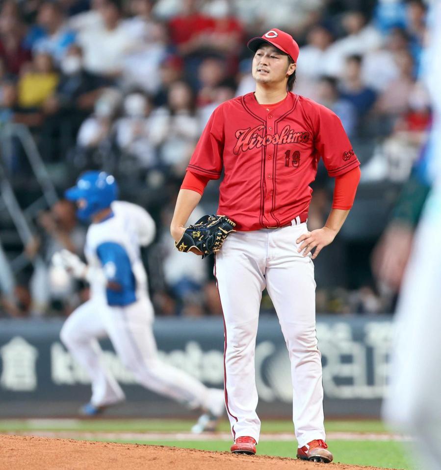 　４回、郡司（左）にソロを浴びた床田