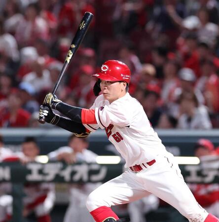 　８回、左前打を放つ大盛（撮影・市尻達拡）